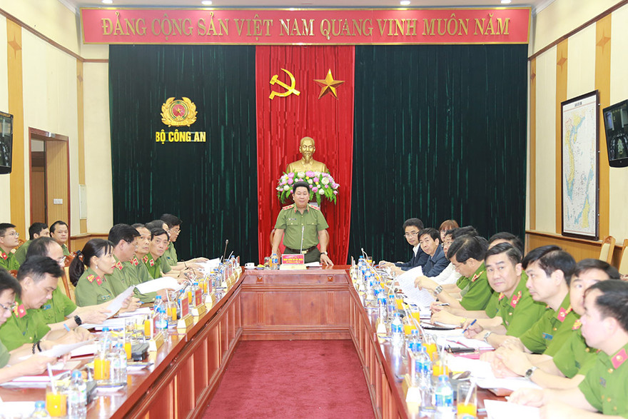 Thứ trưởng Bùi Văn Thành phát biểu kết luận buổi làm việc.