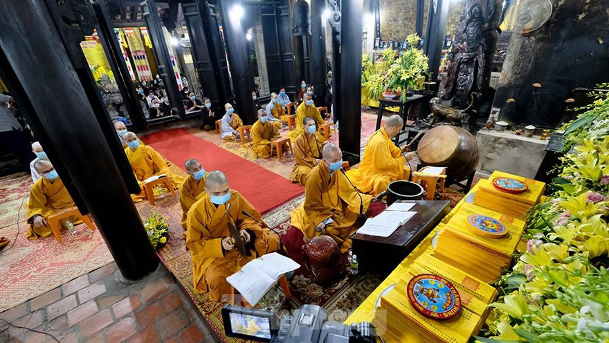 Giáo hội kêu gọi Tăng Ni, Phật tử cấm túc, nguyện cầu quốc thái dân an. Ảnh: HOÀNG MẠNH THẮNG