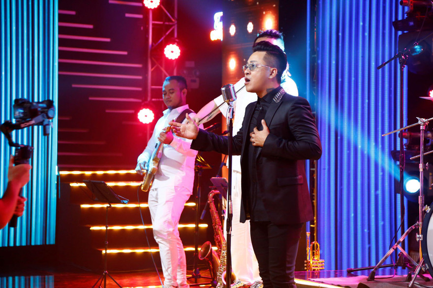 Tuấn Hưng chia sẻ về thời cát-xê thấp, xếp hàng chờ hát