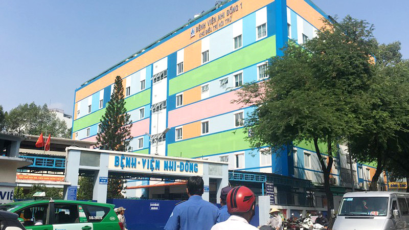 BV Nhi đồng 1, nơi tiếp nhận ba bé bị kẻ nghi ngáo đá gây thương tích