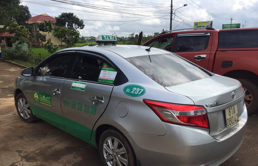 Chiếc taxi hãng Mai Linh mà tài xế Ân điều khiển