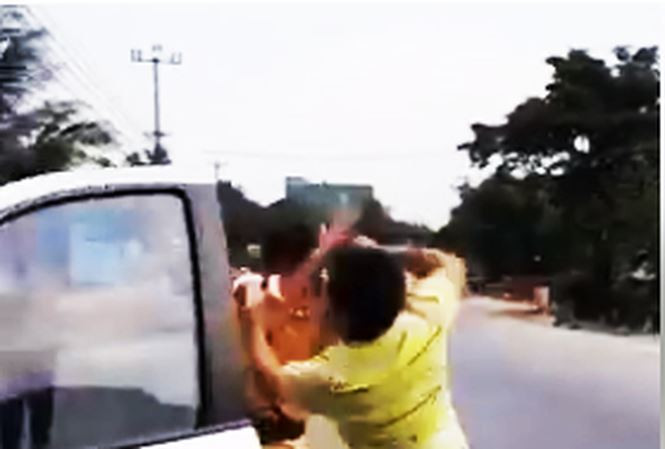 Người đàn ông hành hung chiến sĩ CSGT. Ảnh cắt từ clip