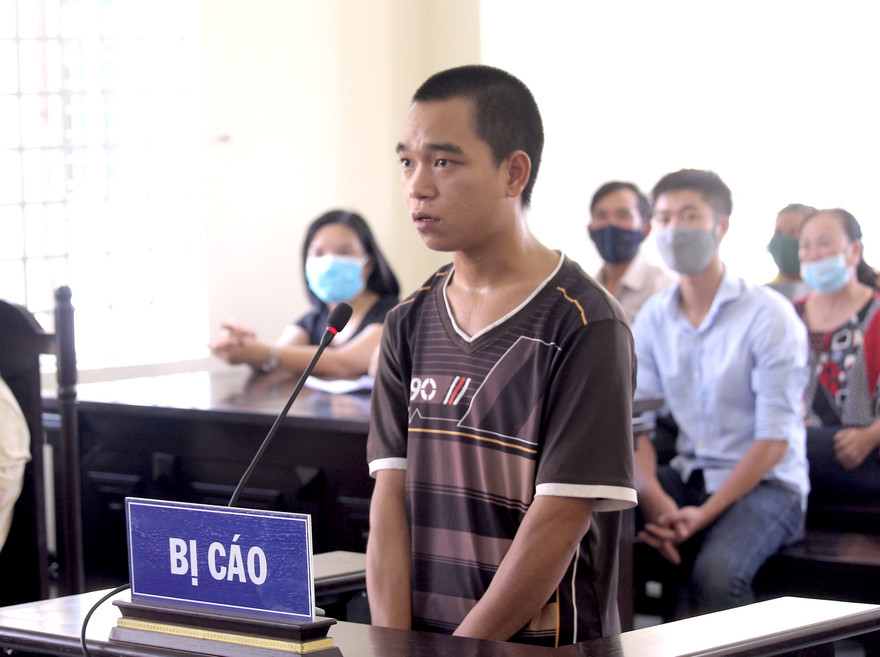 Đối Chu Văn Hùng trước vành móng ngựa