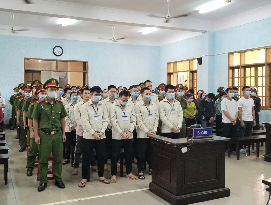 Hùng "siđa" cùng đồng phạm trước vành móng ngựa