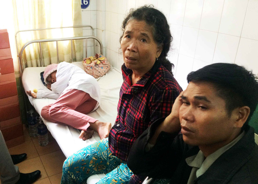 Mẹ ruột Y Nhiêu cùng đưa con gái đi giám định pháp y