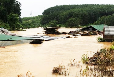 Lũ quét khiến nhiều căn nhà tại xã Ia Đal bị ngập hoàn toàn