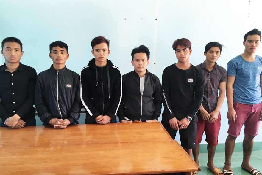 Nhóm thanh niên 7 người tại Cơ quan điều tra Công an tỉnh Kon Tum