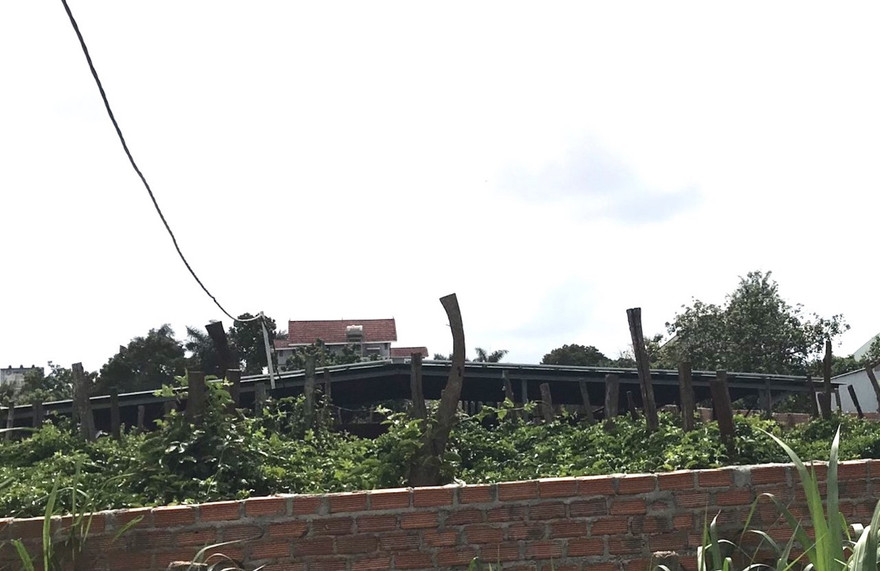 Lô đất của ông Nguyễn Văn Lành được xây kín cổng, cao tường
