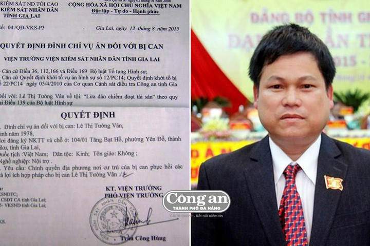 Ông Nguyễn Văn Quân (bên trái) trong một lần trao quyết định bổ nhiệm cán bộ - Ảnh Công an Đà Nẵng