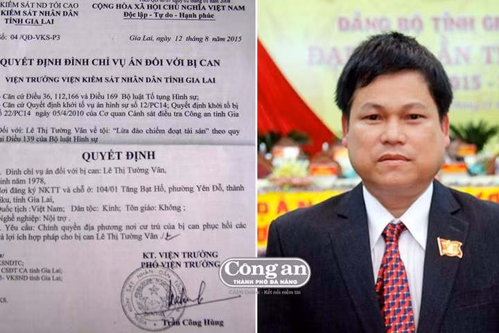 Ông Nguyễn Văn Quân (bên trái) trong một lần trao quyết định bổ nhiệm cán bộ - Ảnh Công an Đà Nẵng