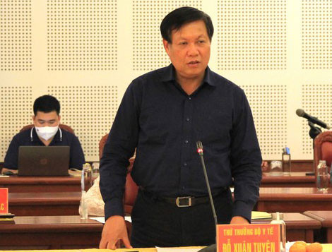 Thứ trưởng Bộ Y tế Đỗ Xuân Tuyên phát biểu chỉ đạo tại buổi làm việc.