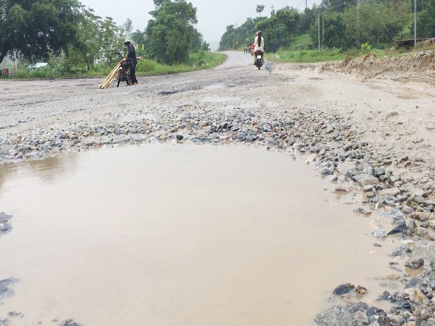 Một vị trí hỏng nặng trên Quốc lộ 19