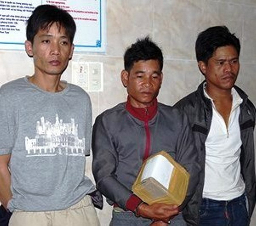 3 đối tượng bị bắt cùng tang vật là ma túy đá