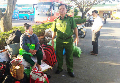 Công an mời hành khách tường thuật vụ việc.