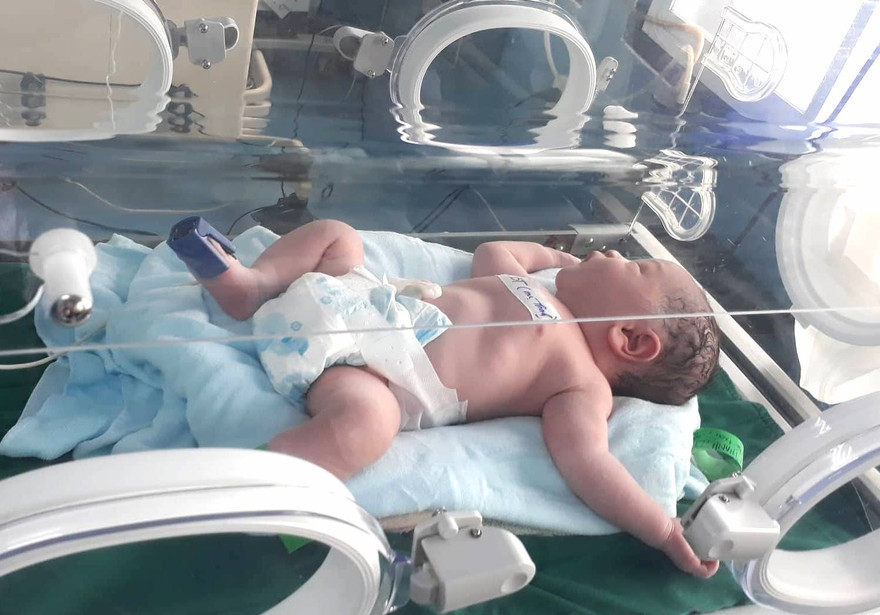 Bé trai kháu khỉnh đã được chào đời