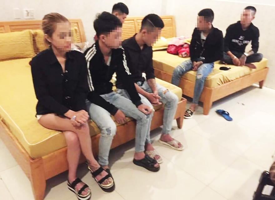 16 thanh niên cả nam và nữ bị phát hiện khi đang sử dụng chất ma tuý