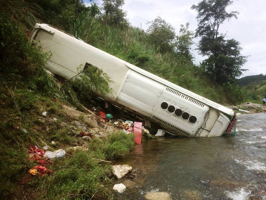 Thứ trưởng Bộ giao thông kiểm tra hiện trường vụ tai nạn ở Kon Tum