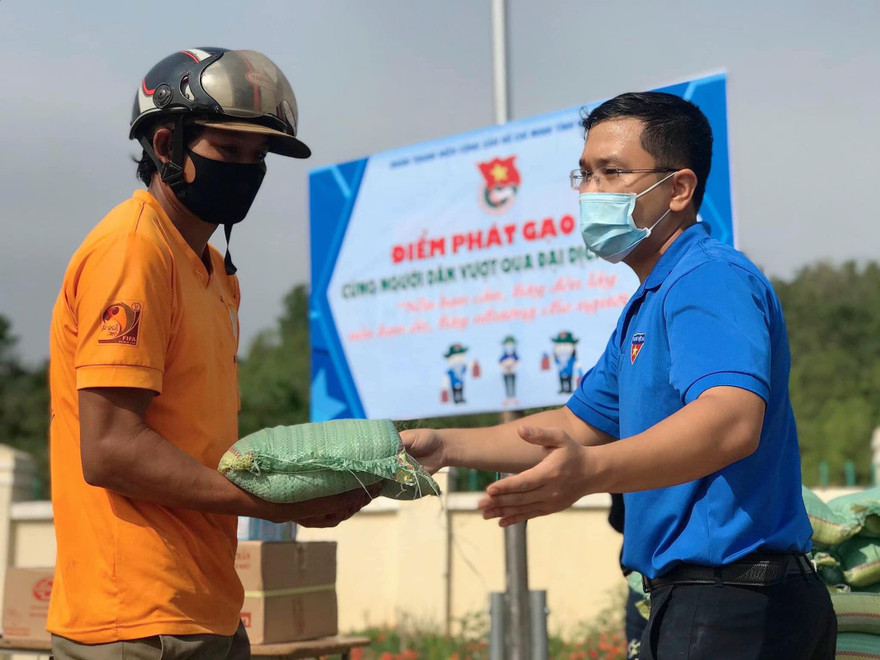 Dịch COVID-19 hoành hành nhưng tình yêu thương luôn được lan toả ở thành phố Kon Tum