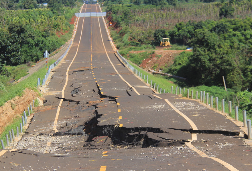 Đường tránh Chư Sê bị hỏng nghiêm trọng
