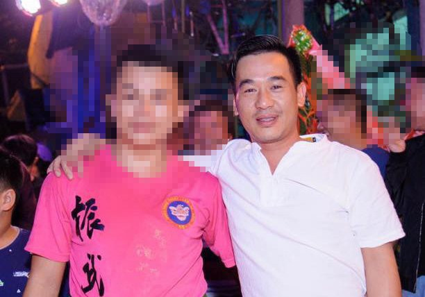 Đối tượng Tiêu Duy Dũng (áo trắng)