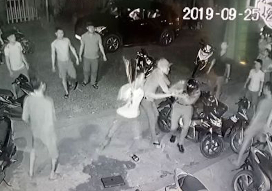 Hình ảnh trích xuất từ camera ghi lại vụ việc