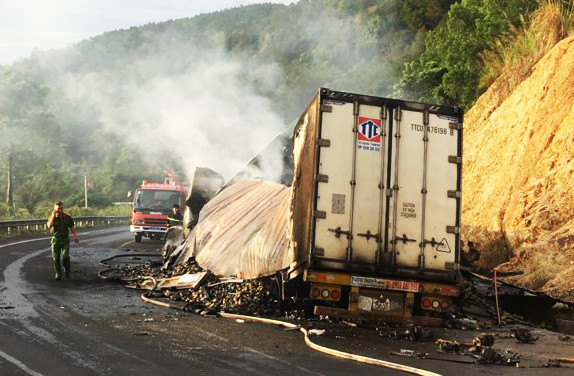 Ông Nguyễn Như Phi- Chủ tịch UBND huyện Mang Yang, Gia Lai xác nhận trên địa bàn vừa xảy ra vụ tai nạn giao thông khiến 2 người tử vong.