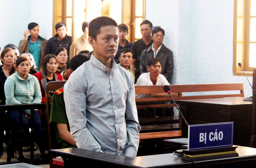 Đối tượng Trần Văn Luyện trước vành móng ngựa