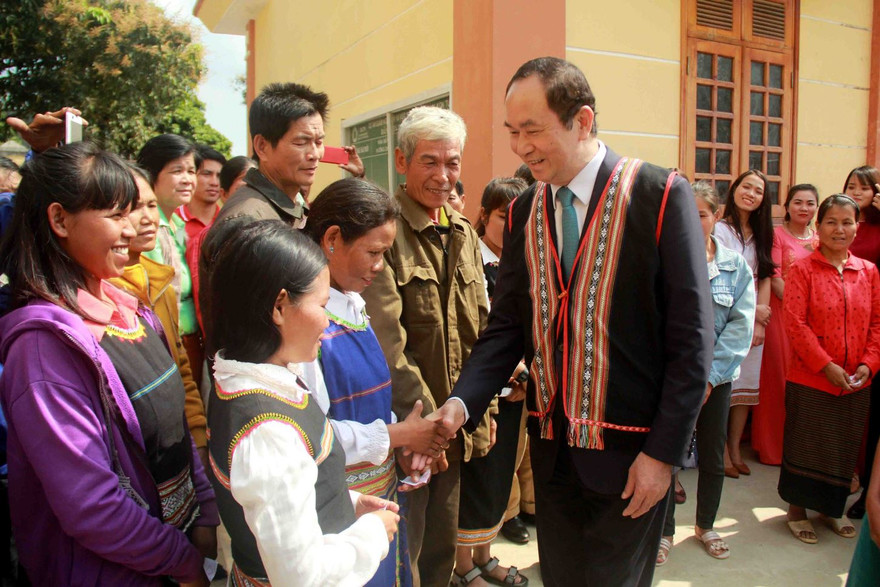 Chủ tịch nước động viên người dân làm ăn hiệu quả và bảo vệ rừng 