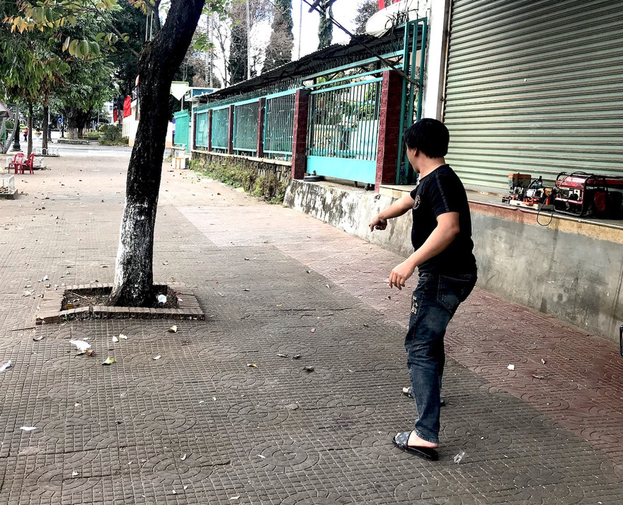 Người dân chỉ nơi xảy ra vụ việc