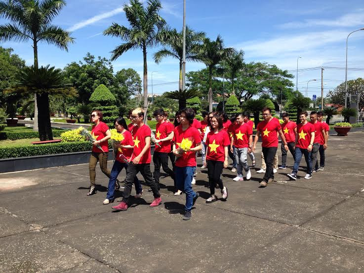 Gần 100 nghệ sĩ hát “Những trái tim Việt Nam“