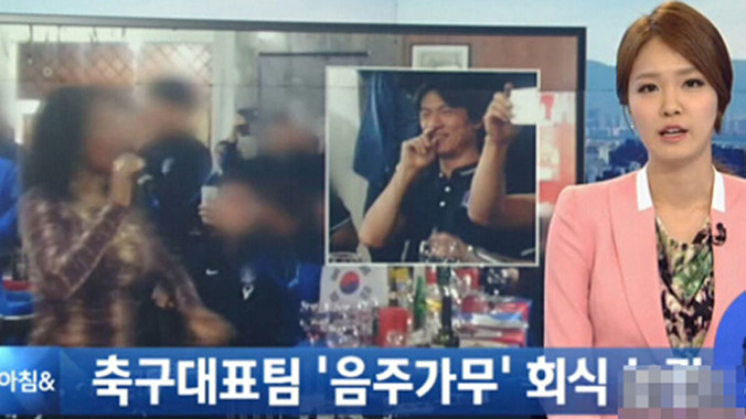 Hé lộ clip thác loạn của tuyển Hàn Quốc mừng… thua trận