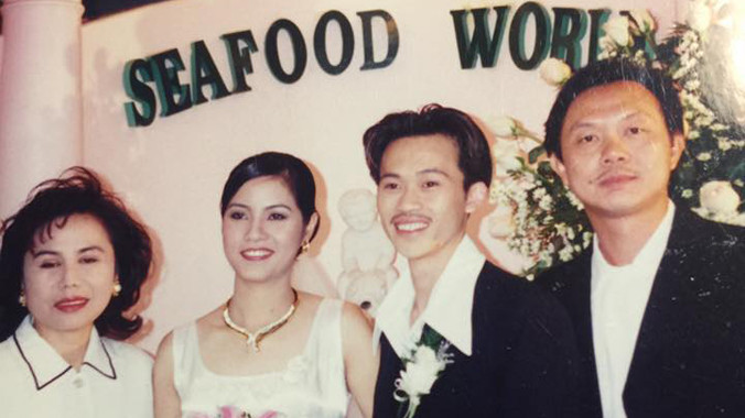 Bức ảnh cưới của Hoài Linh vừa được chia sẻ.