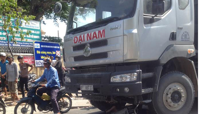 Hiện trường vụ tai nạn khiến người phụ nữ tử vong.