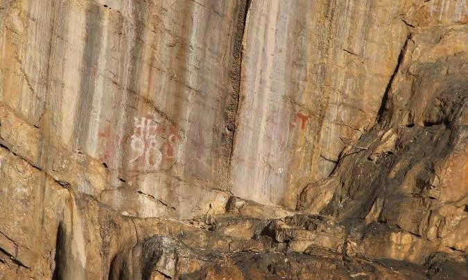 Một số hình ảnh bức vẽ trên các vách núi ở Quan Hóa (Thanh Hóa). Ảnh: Hoàng Lam.