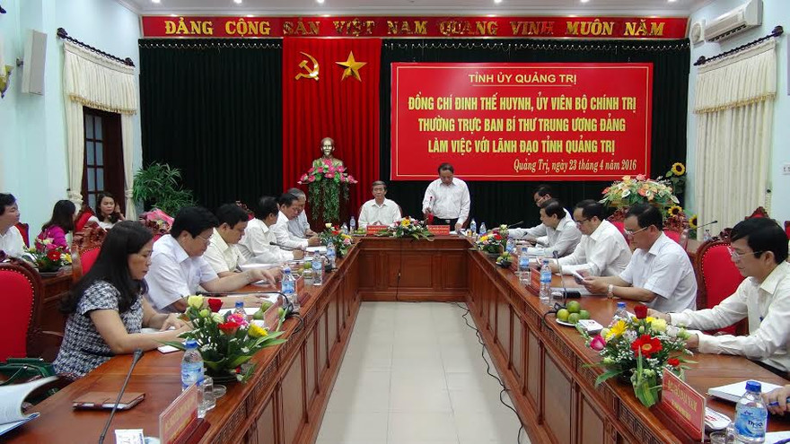 Đồng chí Đinh Thế Huynh, Thường trực Ban Bí thư làm việc với lãnh đạo tỉnh Quảng Trị. ẢNH: H.T