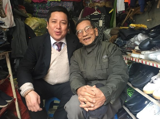 Chí Trung đến thăm nghệ sĩ Trần Hạnh.