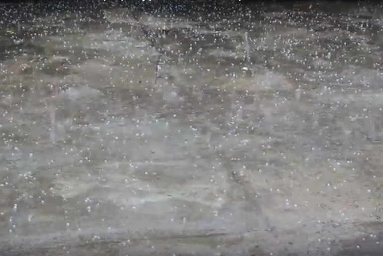 Mưa đá xuất hiện bất thường tại huyện Hoài Ân, tỉnh Bình Định.