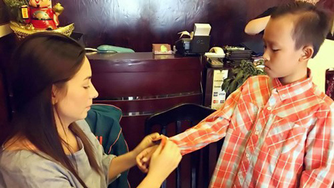 'Cậu bé hát đám cưới' được gặp thần tượng Phi Nhung