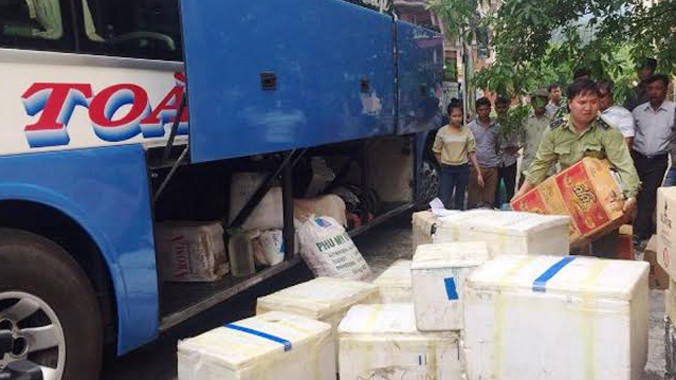 Gần 5 tạ cá được trữ trong 15 thùng xốp để chuyển ra tỉnh ngoài tiêu thụ. 