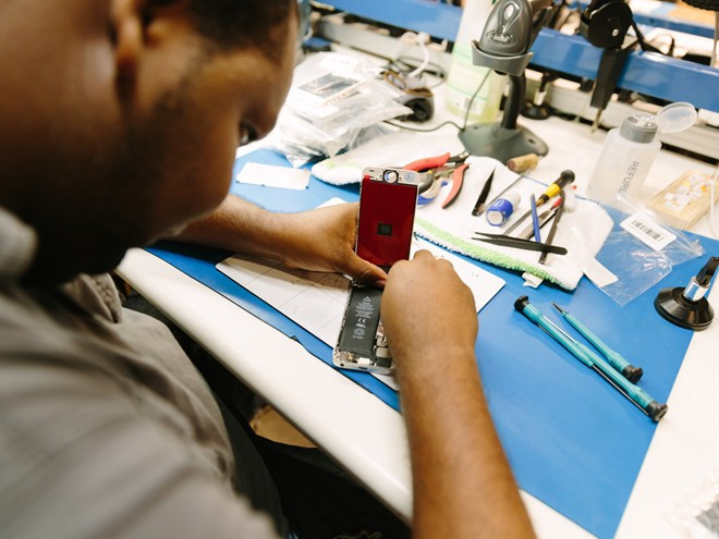 Nhu cầu mua điện thoại qua sử dụng chất lượng tốt của người Mỹ rất lớn. Ảnh:Cnet.