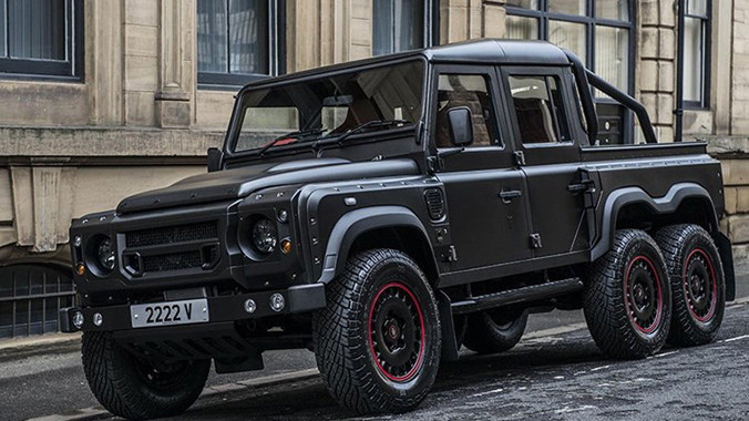 Đây là một trong những bản độ đẹp nhất được tạo ra từ Land Rover Defende khi nó biến hình thành "quái vật 6 chân" Flying Huntsman 6×6 Defender.