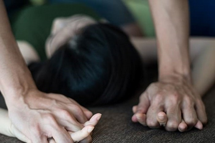 Cãi nhau, vợ đâm đơn tố chồng hiếp dâm mình