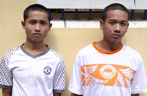 Phinh và Cuôi tại cơ quan công an.