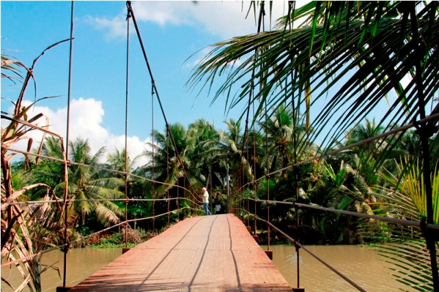 Làng làm lu và xã nghèo thi giành cầu treo của Tân Hiệp Phát