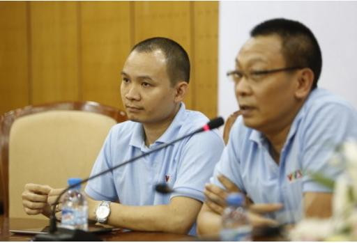 MC Lại Văn Sâm và con trai Lại Bắc Hải Đăng. 