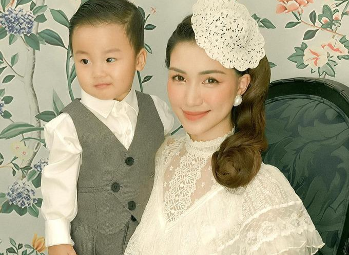 Showbiz 21/6: Hòa Minzy phản ứng khi con trai được gọi là thần đồng