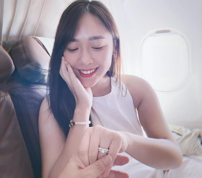 Showbiz 19/6: BTV Hà My được bạn trai doanh nhân cầu hôn