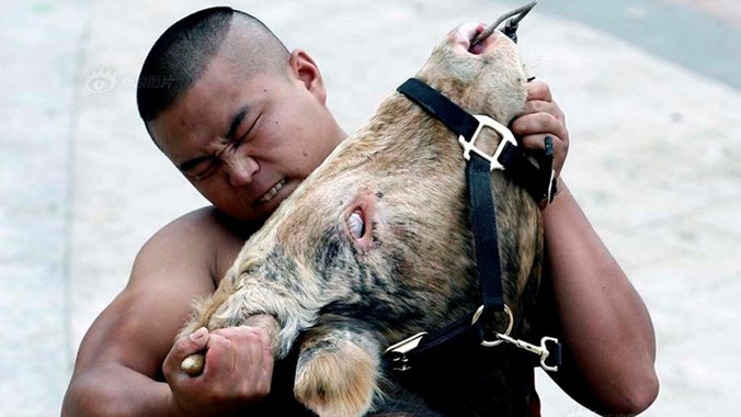 Trận chiến diễn ra ác liệt.