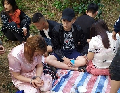 Nhóm đối tượng bị bắt quả tang.