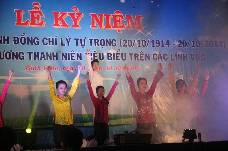 Trang nghiêm kỷ niệm 100 năm ngày sinh anh hùng Lý Tự Trọng